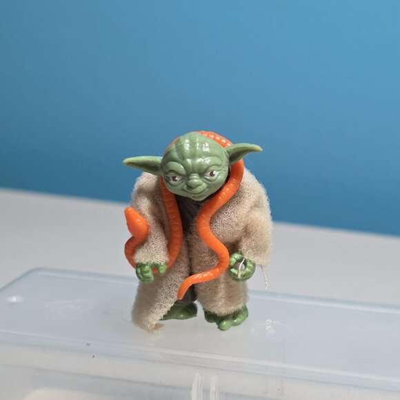 Vintage 1980 Kenner Yoda action figure with the orange snake accessory - Picture 6 of 6
